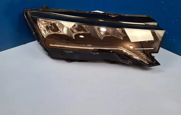 Skoda Octavia Mk4 Headlight/headlamp 5E4941010 0301134232AA