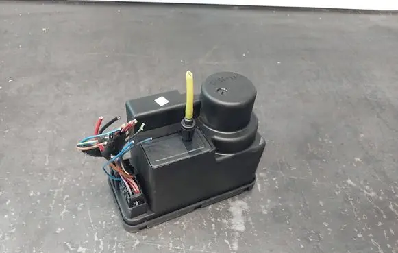 Mercedes-Benz C W202 Central locking vacuum pump 2028001448