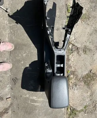 Ford Focus Center console 