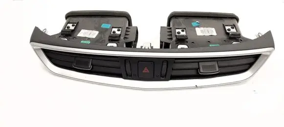Nissan Qashqai Dashboard air vent grill cover trim 687504EA0A