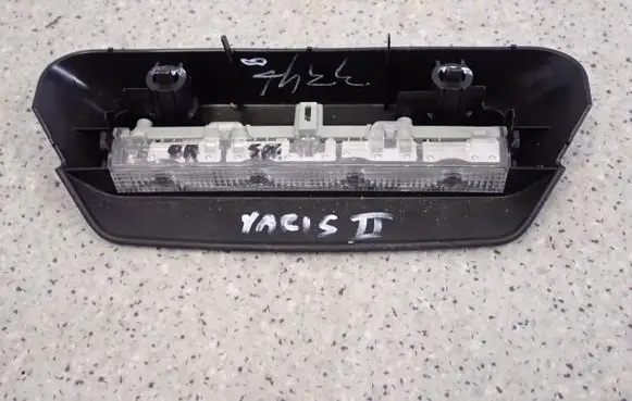 Toyota Yaris Third/center stoplight YARISIISTOPIII