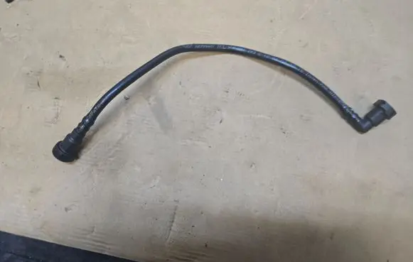 Volkswagen PASSAT B6 Fuel line pipe 3C0201293C