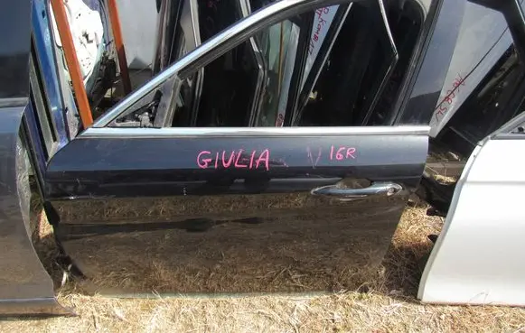 Alfa Romeo Giulia Front door
