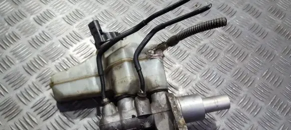 Volkswagen PASSAT B6 Master brake cylinder 3C2611301