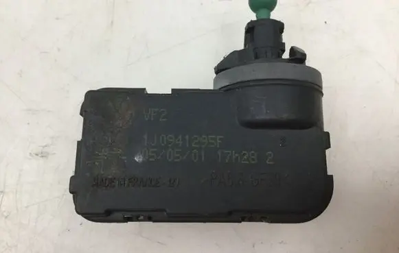 Volkswagen Golf IV Headlight level adjustment motor 1J0941295F