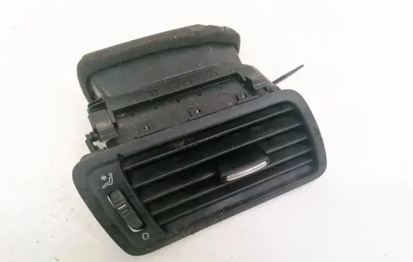 Volkswagen PASSAT B6 Dash center air vent grill T002437511 P0108667