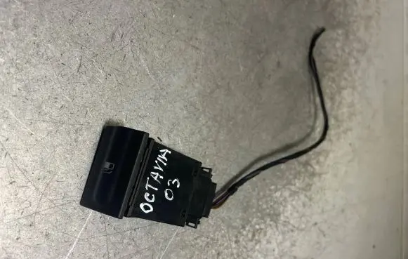 Skoda Octavia Mk1 (1U) Fuel tank opening switch 