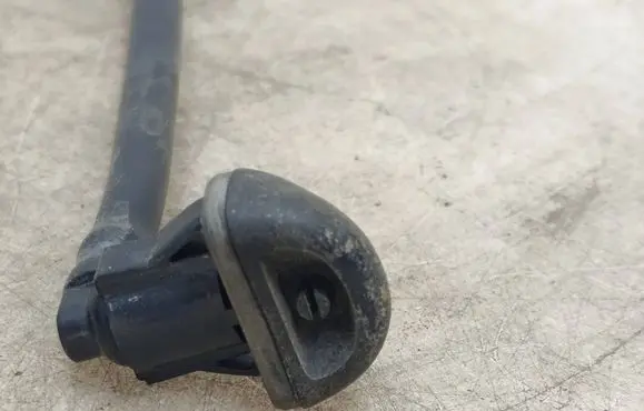 Toyota Avensis T270 Rear window washer spray nozzle
