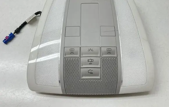 Mercedes-Benz C W204 Front seat light A2048202001 0142081179 2JM00926803
