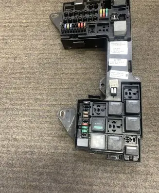 Jaguar XF X250 Fuse module 8X2T14290VD