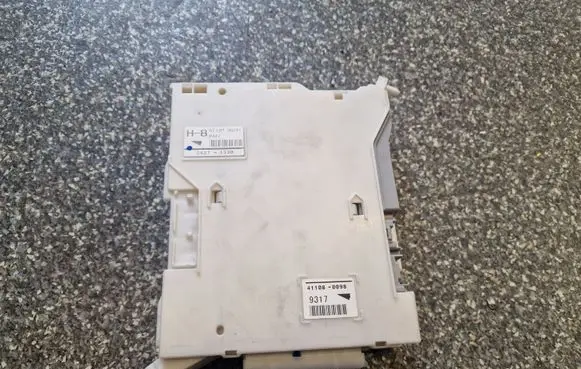 Lexus GS 300 350 430 450H Fuse module 8273030281