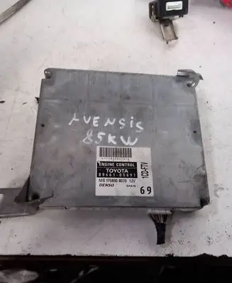Toyota Avensis T250 Engine control unit/module 8966105691 MB1758008070