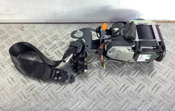 Mercedes-Benz GLC X253 C253 Front seatbelt 630146400 0589P100250