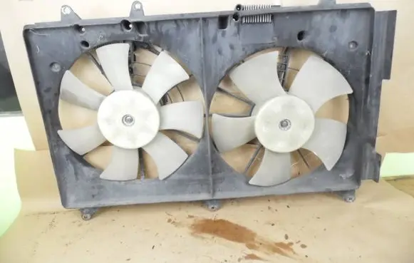 Coolant fan relay
