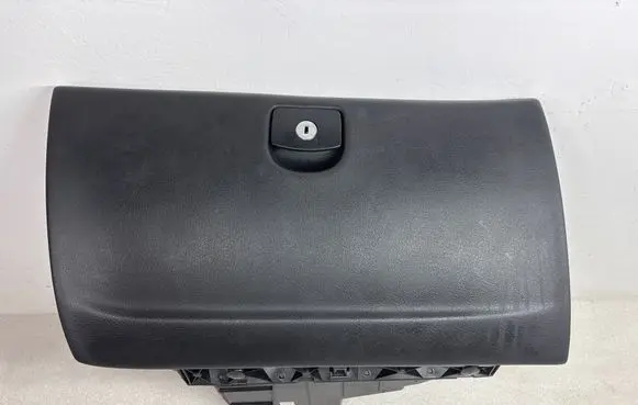 Peugeot 407 Glove box