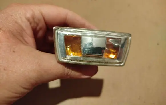 Opel Corsa D Front fender indicator light 13252455 13252456
