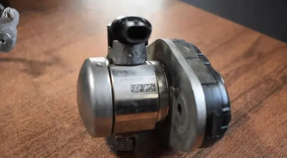 BMW X5 G05 Fuel injection high pressure pump 8648177555525