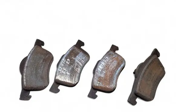 Volvo V70 Brake pads (front) 
