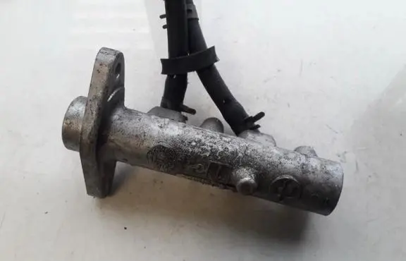 Master brake cylinder