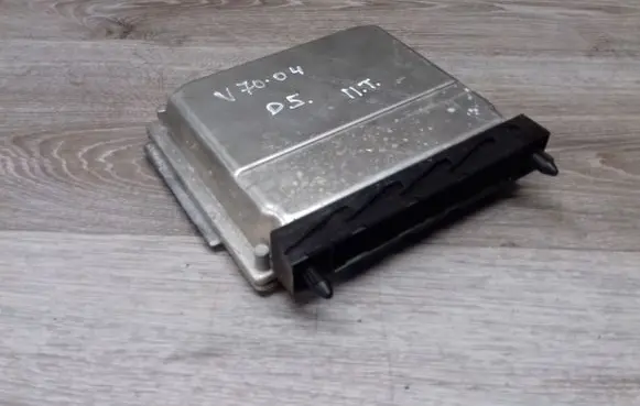 Volvo V70 Engine control unit/module 0281011076 30637733 03337
