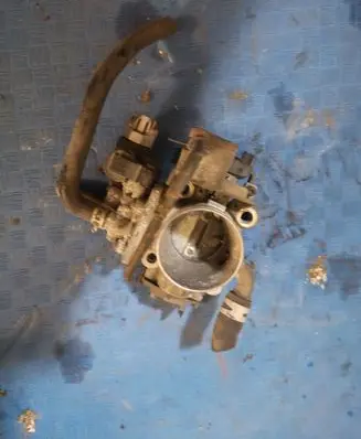 Suzuki Swift I Throttle valve