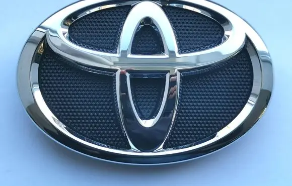 Toyota Camry Manufacturer badge logo/emblem 7531133150 7531133180