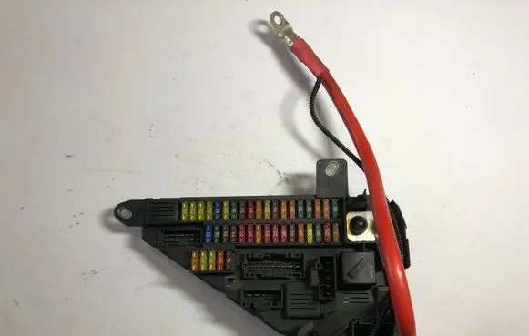 BMW 5 E60 E61 Fuse module 9138830 913883001 518956057