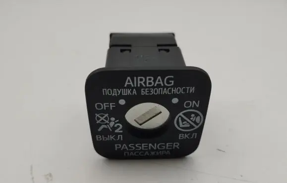 Toyota C-HR I Passenger airbag on/off switch 