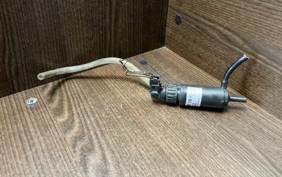 Mercedes-Benz Sprinter W901 W902 W903 W904 Windscreen/windshield washer pump 0008604826