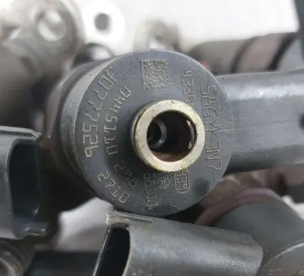 Volvo S80 Fuel injector 0445110297 30777526