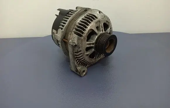 BMW 3 E46 Generator/alternator 7788222