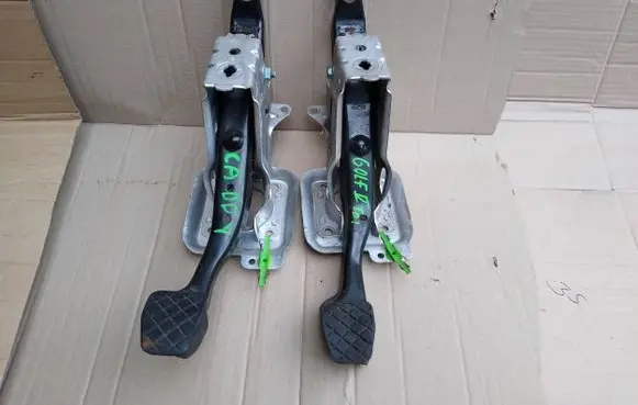 Skoda Octavia Mk2 (1Z) Brake pedal 1K1721057L