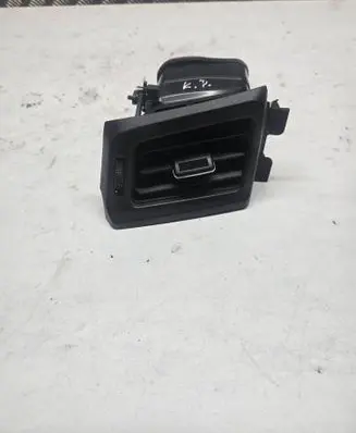Toyota RAV 4 (XA40) Dash center air vent grill 5567042080