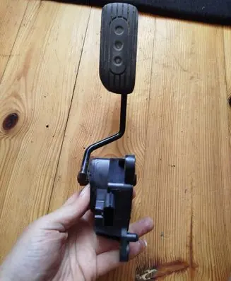 Nissan Micra Accelerator throttle pedal 18002AX700 834B00585