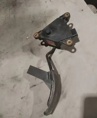 Renault Koleos I Accelerator throttle pedal 18002JY40A