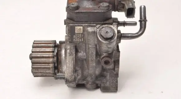 Volvo S90, V90 Fuel injection high pressure pump 31452143