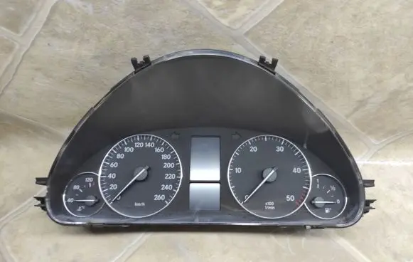 Mercedes-Benz C W203 Speedometer (instrument cluster) A2035404947 A2C53104667