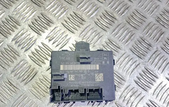 Volkswagen PASSAT B8 Door control unit/module 8W1959595D