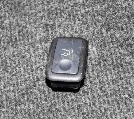 Mercedes-Benz C W204 Tailgate/boot open switch button 03152610 A2048707051