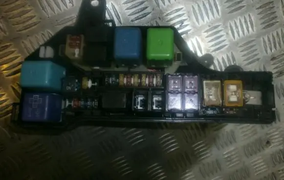 Lexus IS 200-300 Fuse box set