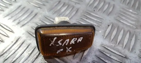 Citroen Xsara Front fender indicator light