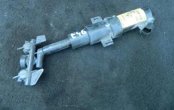 BMW 3 E46 Headlight washer pump 8362823
