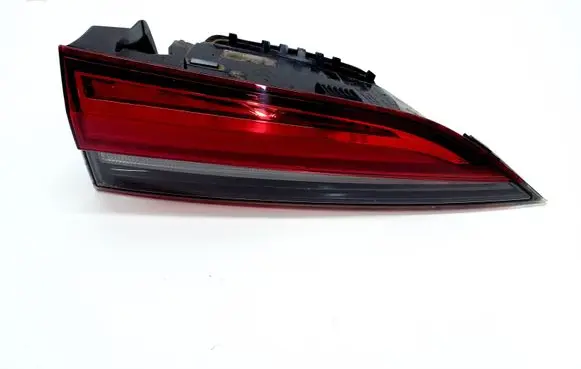 Tailgate rear/tail lights