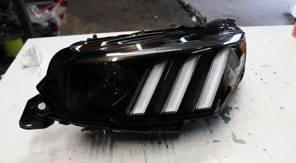 Peugeot 208 Headlight/headlamp 9841642080