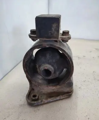 Hyundai Santa Fe Engine mount bracket