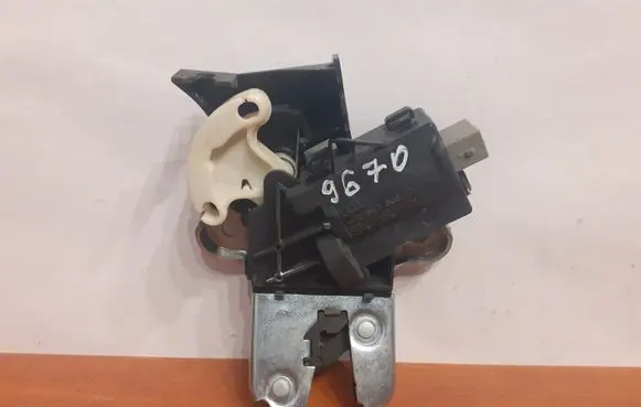 Audi A8 S8 D4 4H Tailgate/trunk/boot lock/catch/latch 4F5827505B 9670