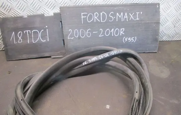 Ford S-MAX Front door rubber seal 