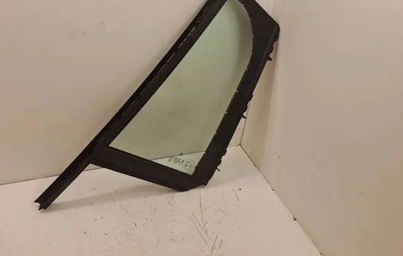 BMW X7 G07 Rear vent window glass 7431143 7431145