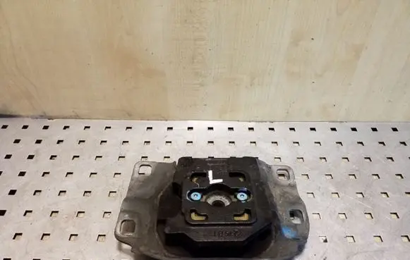 Ford Focus Engine mount bracket V617M121