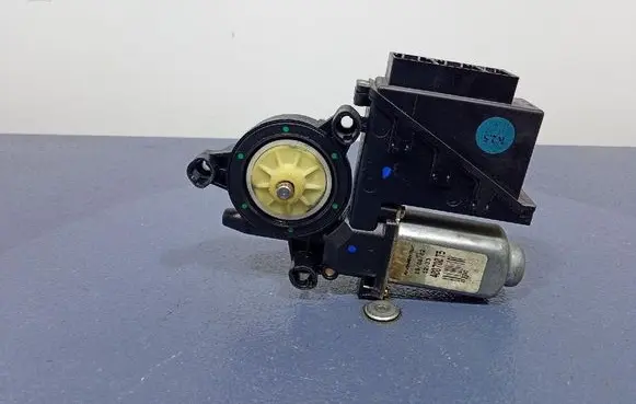 Volkswagen Polo Front door window regulator with motor 602959801A